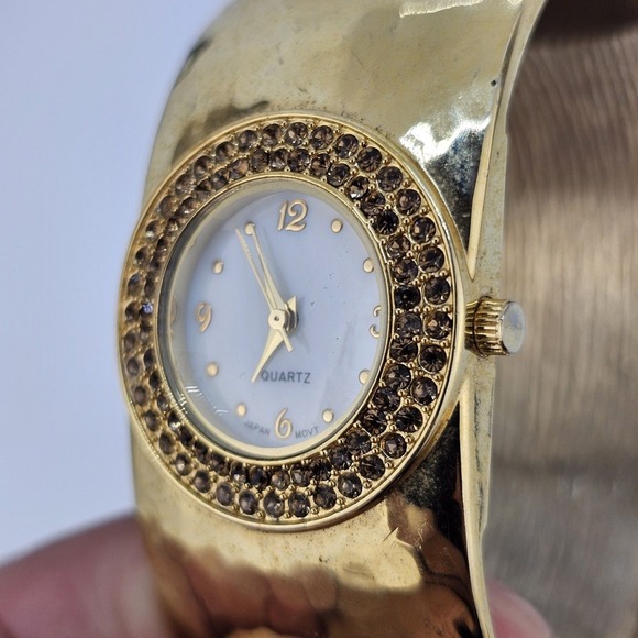 28MM Women's Gold Tone Hammered Cuff Watch Crystal Bezel 5.75" New Battery - Picture 3 of 13